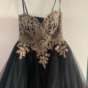 Black short formal tule bottom